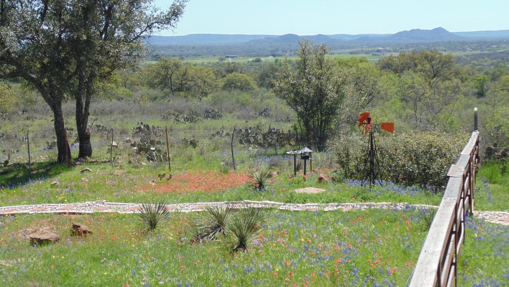 Texas T Bed And Breakfast Llano Extérieur photo